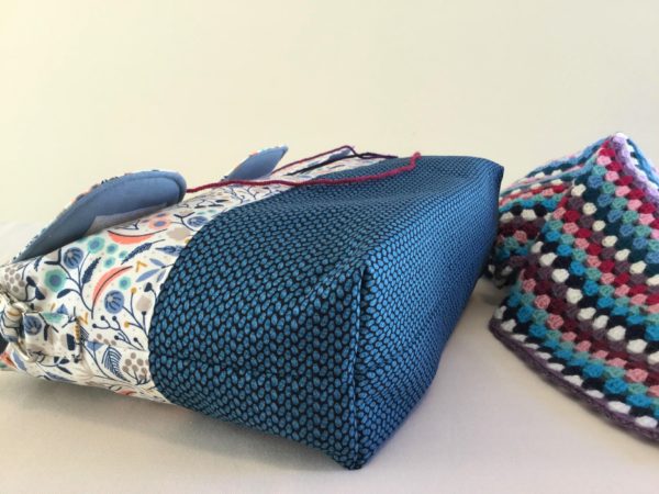Large yarn bag with grommets